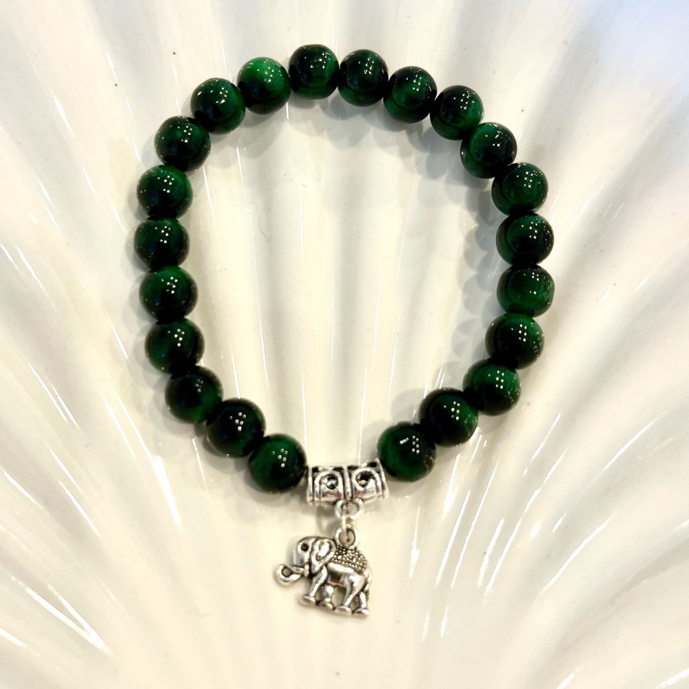 Green Glass Beaded Bracelet With Elephant Charm 8mm Beads NWOT